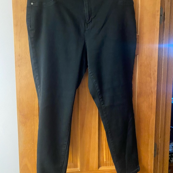 Black High-Waisted Skinny Jeans - Picture 3 of 7